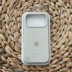 Apple iPhone 17 Pro Silicone Case - off white